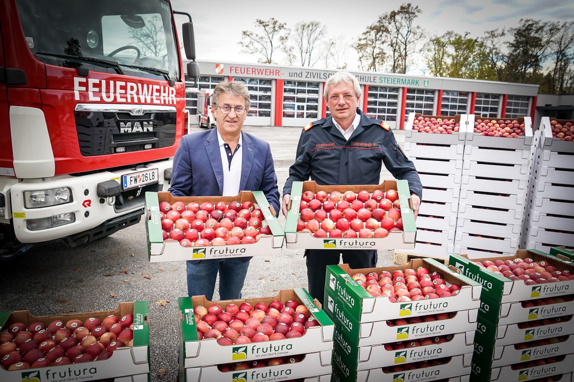 Tag des Apfels am 10. November: Frutura sagt „Danke“ mit 1.400 Kilo Äpfel für die steirische Feuerwehr